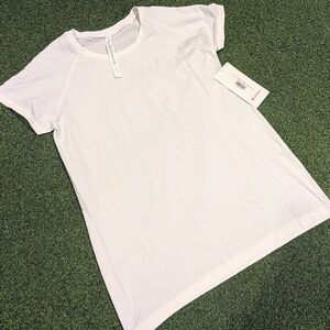 LuluLemon Swiftly Tech Short Sleeve 2.0 - size 14/White